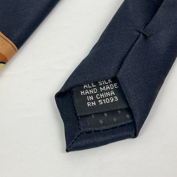 Vtg Mickey Unlimited Mickey Mouse Sports Tie / hockey baseball football - Picture 4 of 9